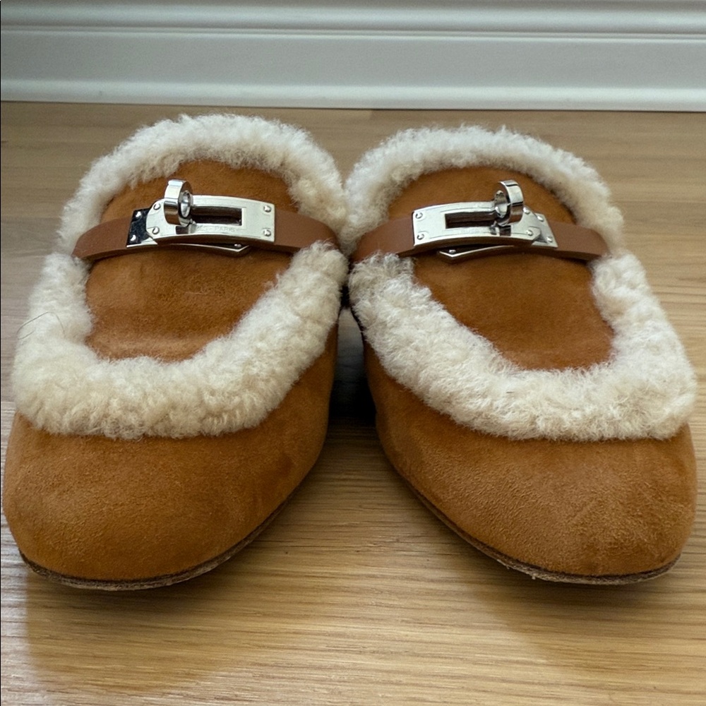 Hermès Cream Suede Shearling Slippers - Picture 7 of 13